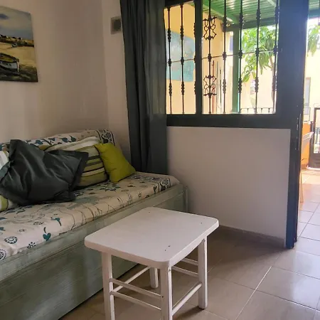 아파트 Giardino E Terrazza, Accogliente E Funzionale, Wi-fi, Piscina Condivisa