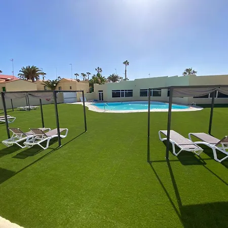 Apartamento Giardino E Terrazza, Accogliente E Funzionale, Wi-fi, Piscina Condivisa *