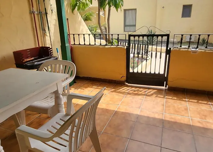 Apartament Giardino E Terrazza, Accogliente E Funzionale, Wi-fi, Piscina Condivisa